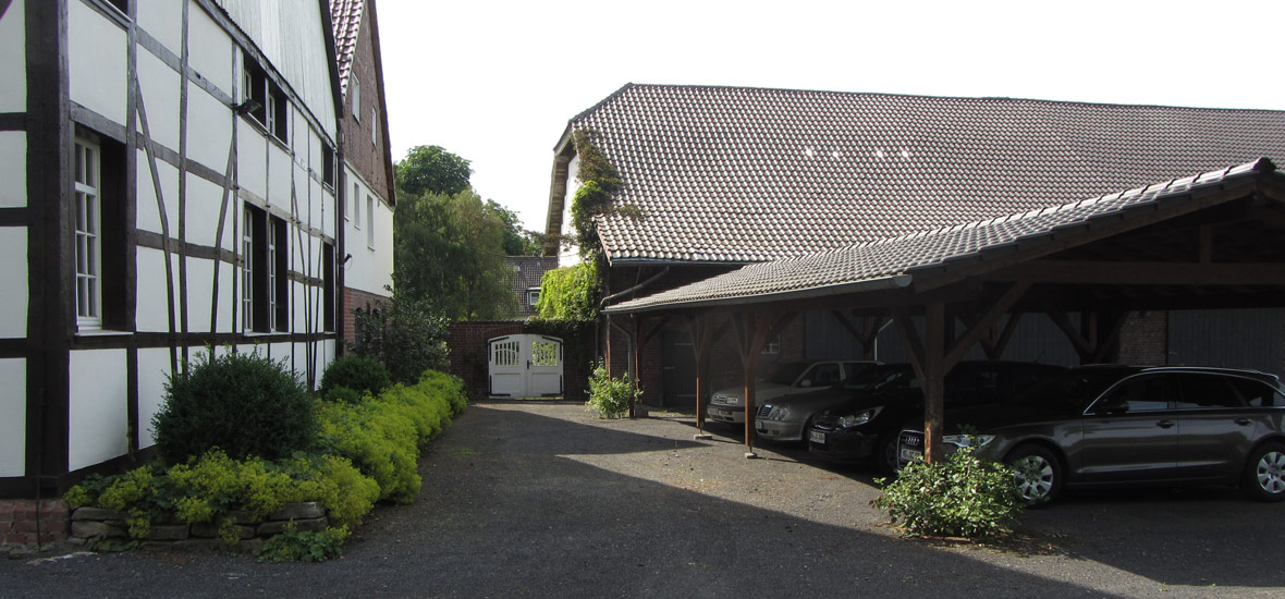 Fachwerk Wohnhaus Carport